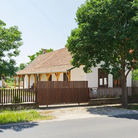 Goggola By Interhome * 발라톤엘